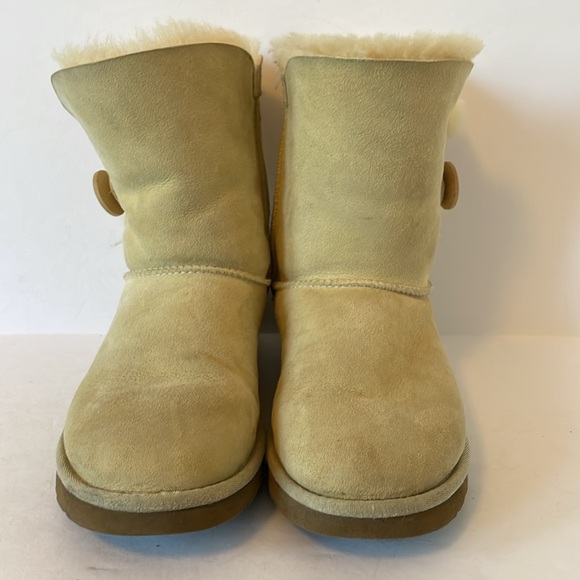 UGG Boot Women’s size  7 - Picture 4 of 8